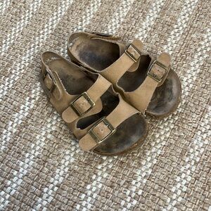 Size 8 toddler Tan Kids Sandals with Buckle Straps